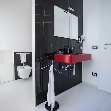 Laurus Apartment *